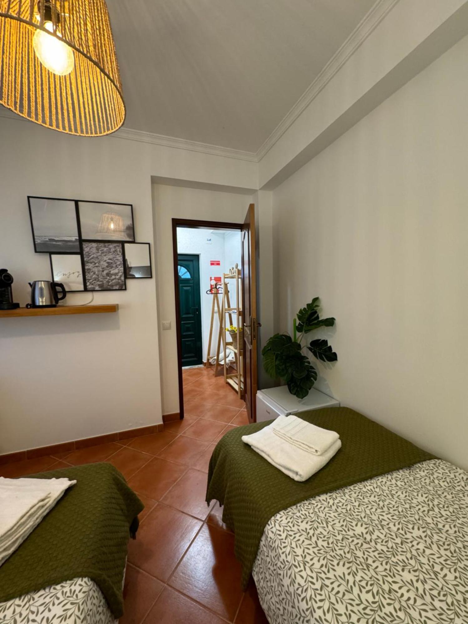 Quarto Duplo Com Terraco E Casa De Banho Privativa - Em Casa De Praia Em Almograve - Trilho Dos Pescadores Одемира Екстериор снимка